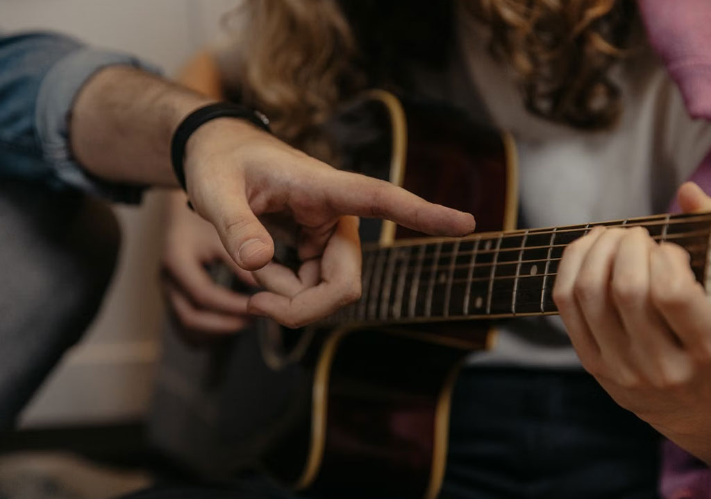 How Quickly Can I Learn Guitar in Watford?