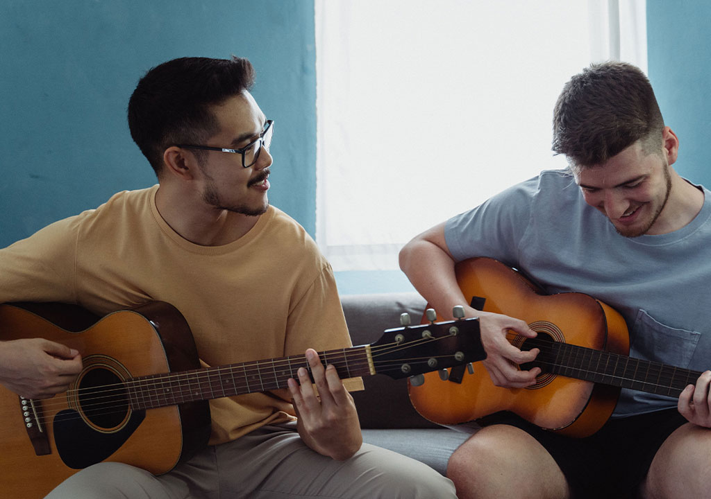 Evening and Weekend Guitar Lessons for Busy Adults in Herts
