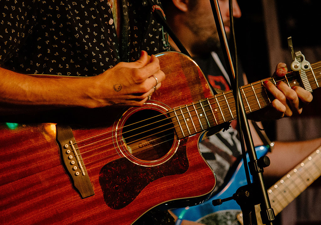 acoustic guitar teacher in St Albans